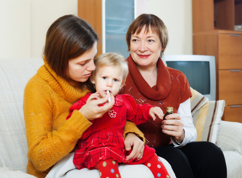 Beraterin mit Mutter und Baby